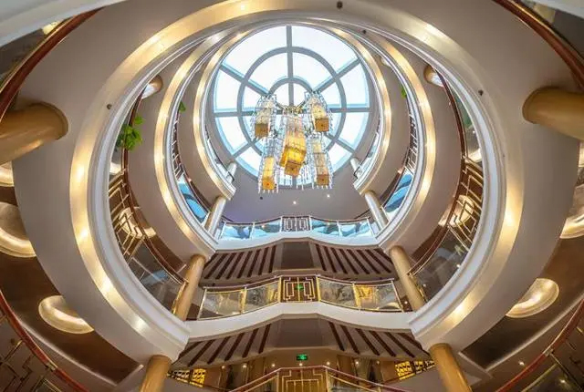 星际水晶号游轮中庭