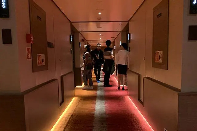 世纪凯歌号游轮客房走廊