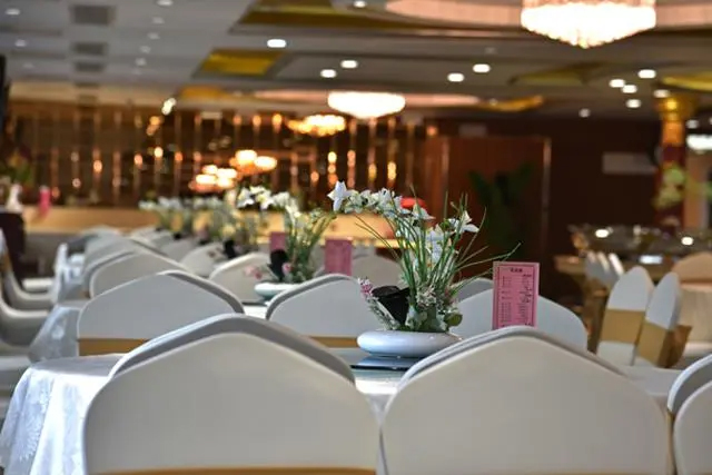 长江贰号游轮餐厅2