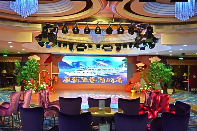 长江贰号游轮酒吧1