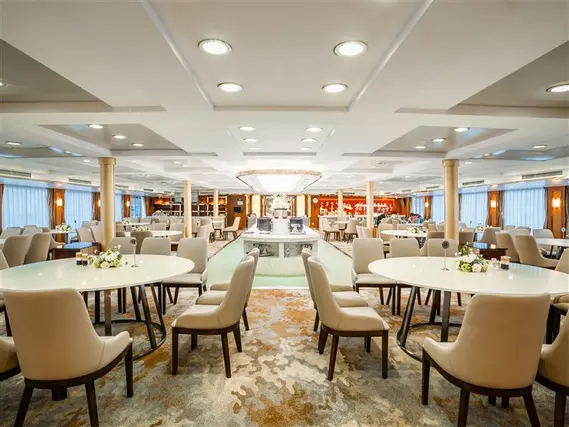 长江壹号游轮餐厅