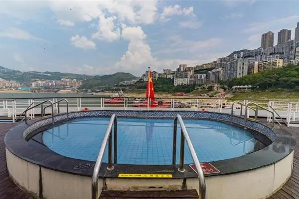 长江记忆游轮户外泳池
