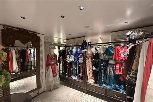世纪传奇号游轮演出