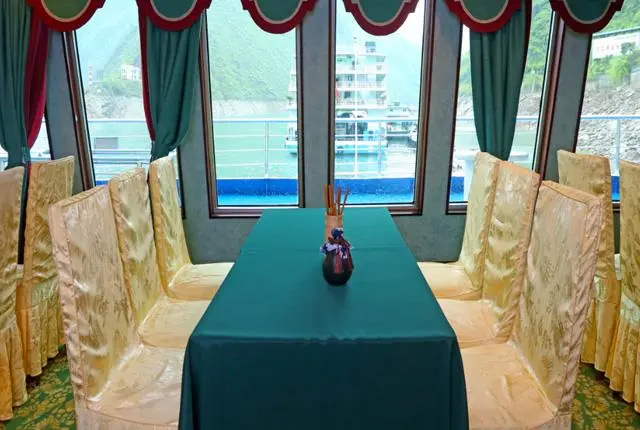 总统2号游轮餐厅1