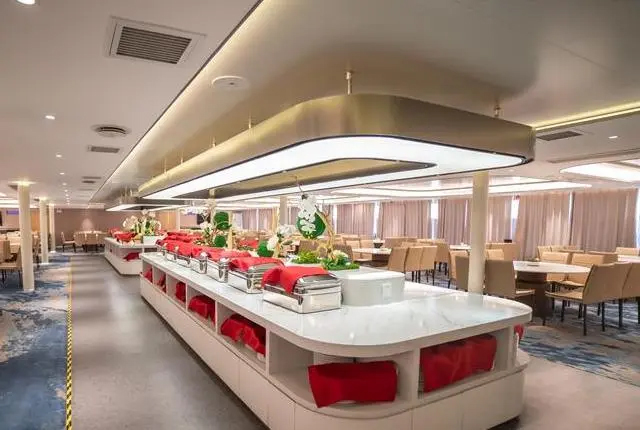 星际阿波罗号游轮自助餐厅